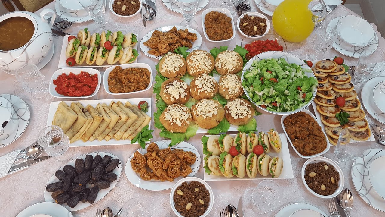 عراضة مغربية 🇲🇦 🇲🇦 رمضانية  لضياف الاتراك حمقو على الحريرة  والبسطيلة🤩😍