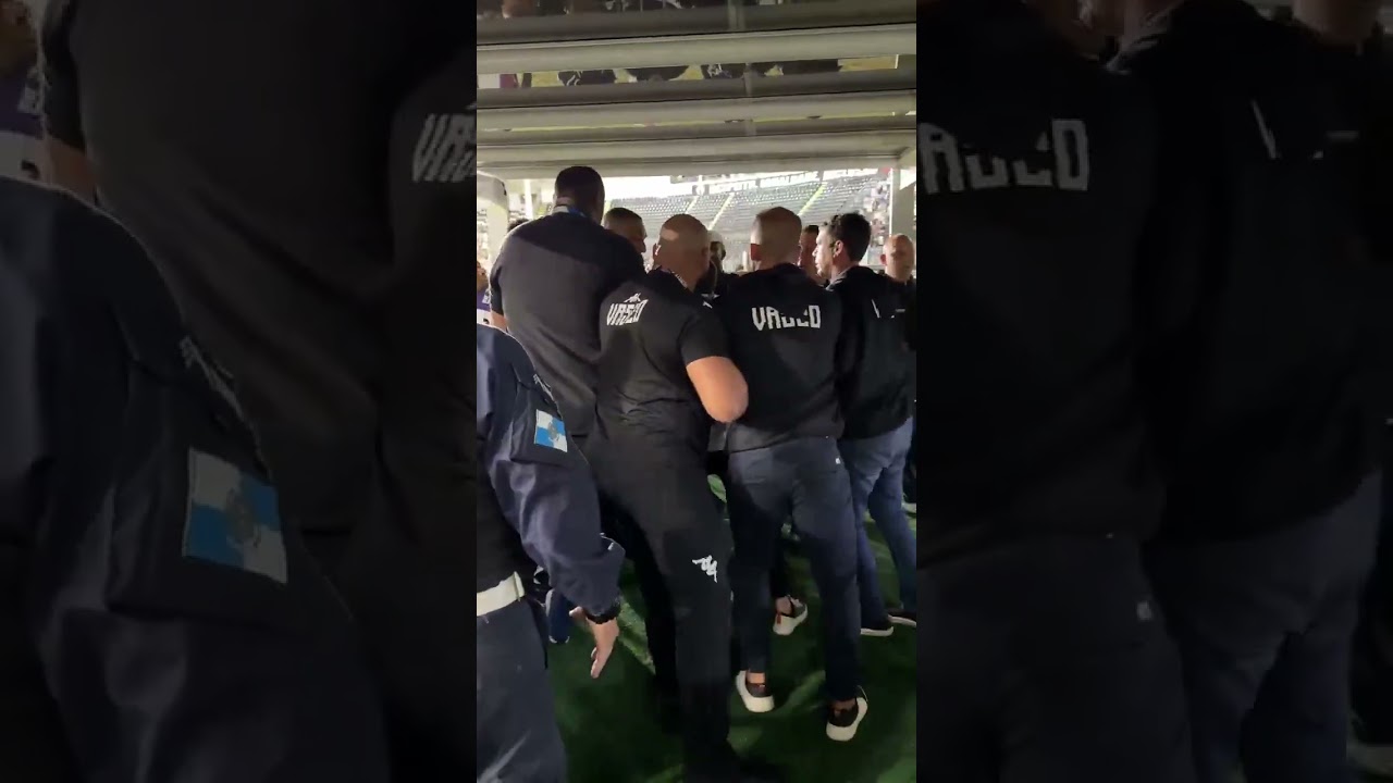 Pedrinho protestou contra o &aacute;rbitro no intervalo do jogo e teve que ser contido; veja v&iacute;deo #Vasco