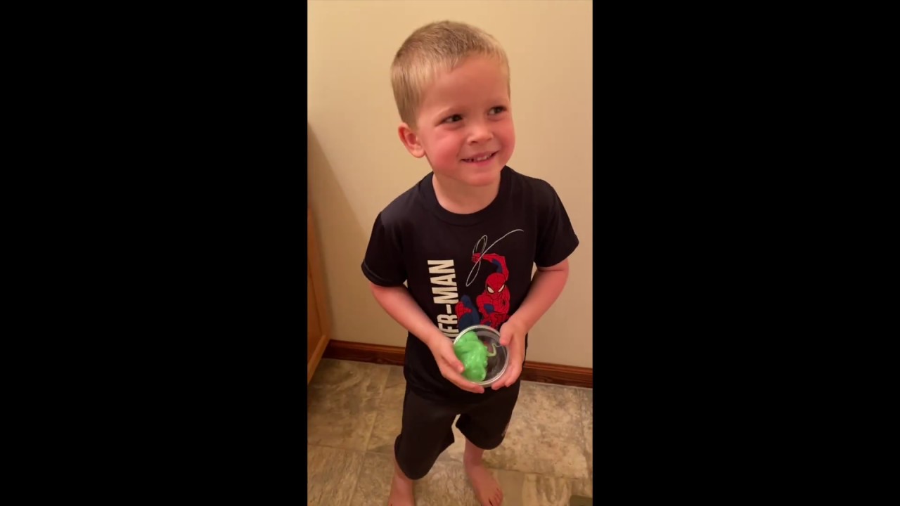 Cordt makes Glow in the Dark SLIME!