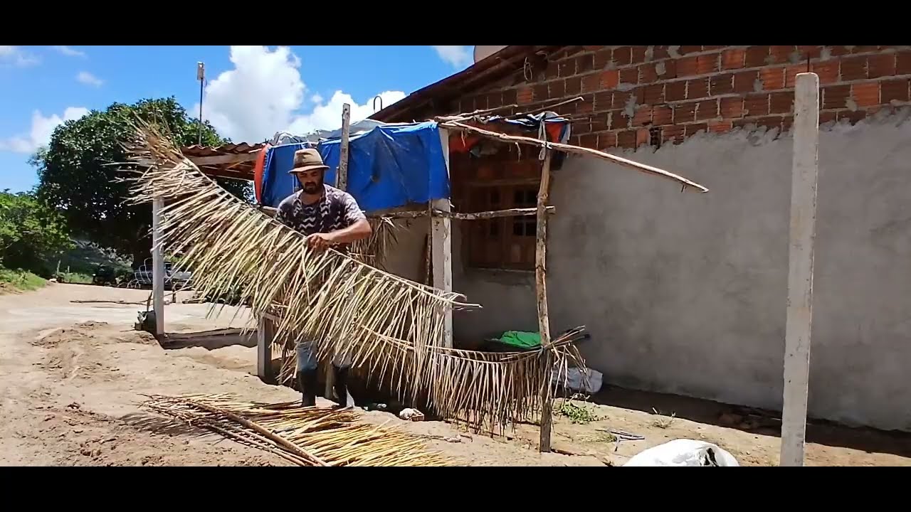 HOJE FOI DIA DE DESMANCHAR A Palhoça e TIRAR AS TELHA DO ALPENDRE 