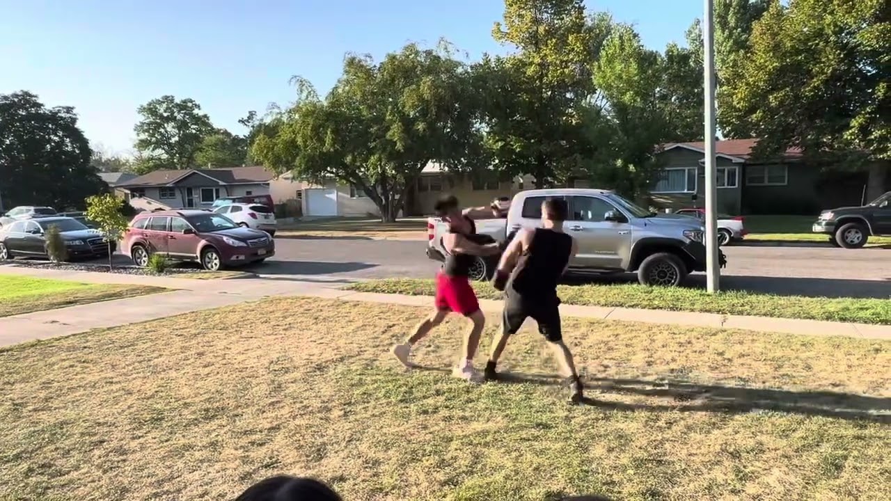 Karrett88s IRL Boxing Karrett (black shorts) VS Elias (red shorts) 