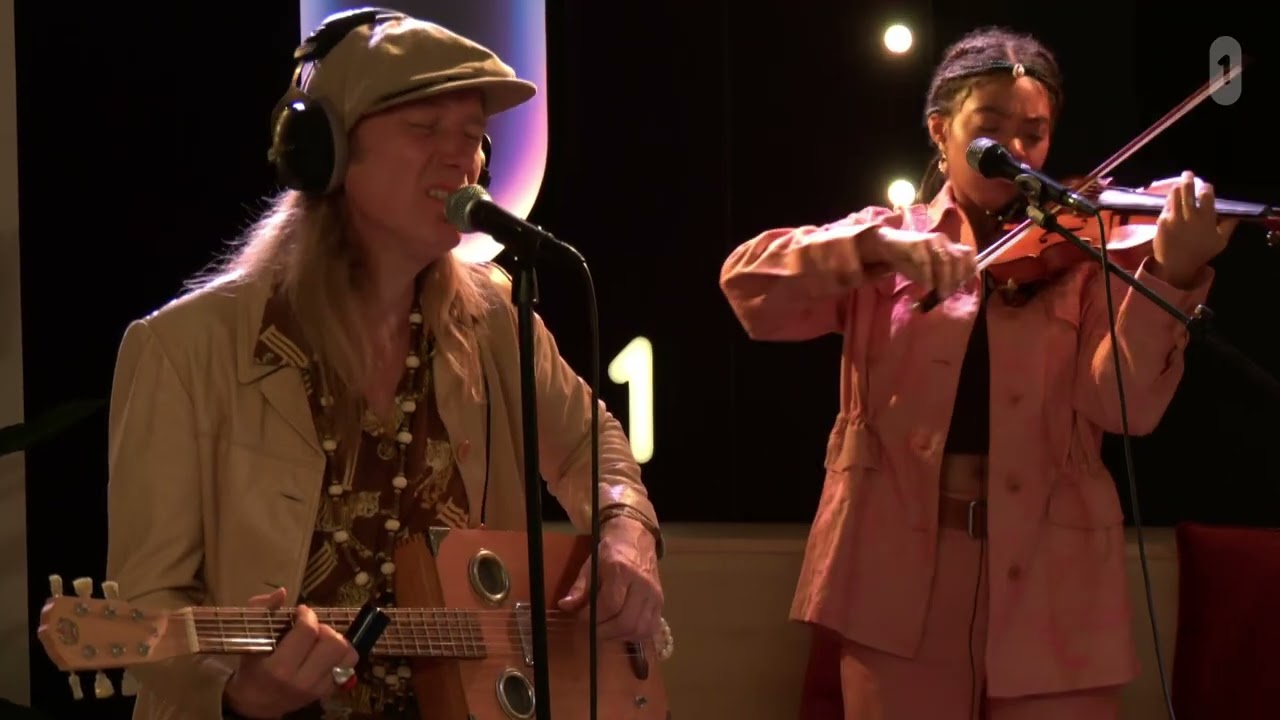 Stef Kamil Carlens & The Poem - So Still - Live at Belgian Radio 1 - Nov 2025
