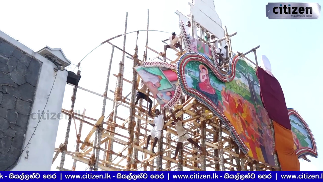 Welikada Prison  - Prisoners Build A Vesak Thorana