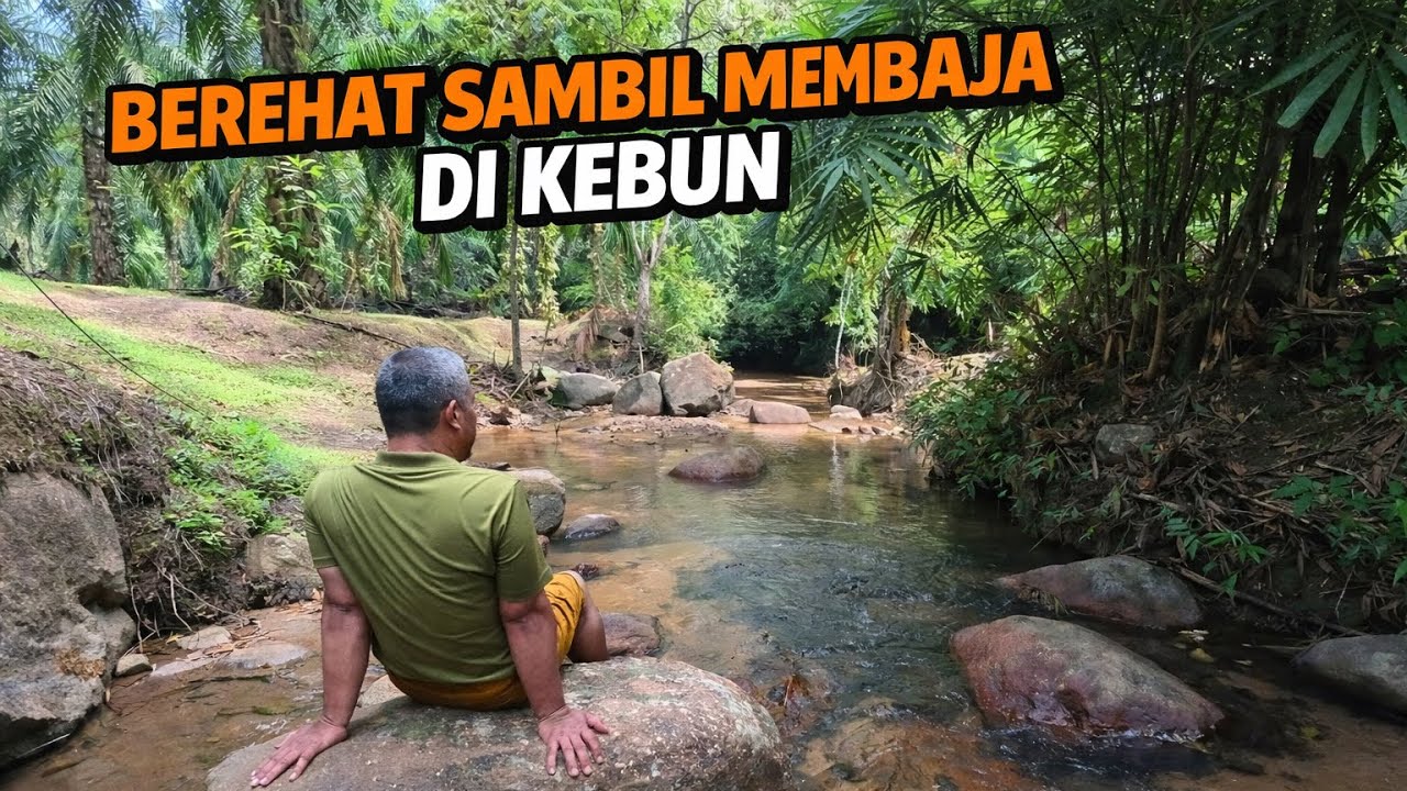 Berehat di kebun sambil merawat pokok