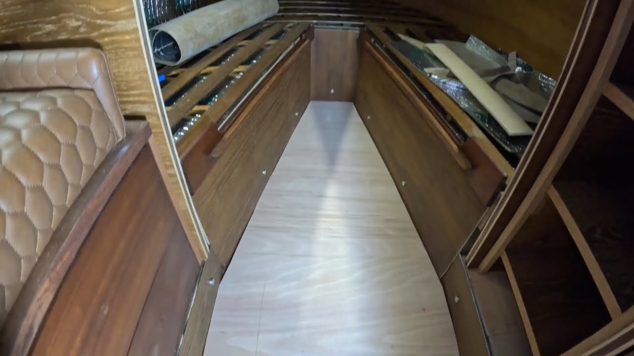 BOAT EXTRAS :- CLIP 25