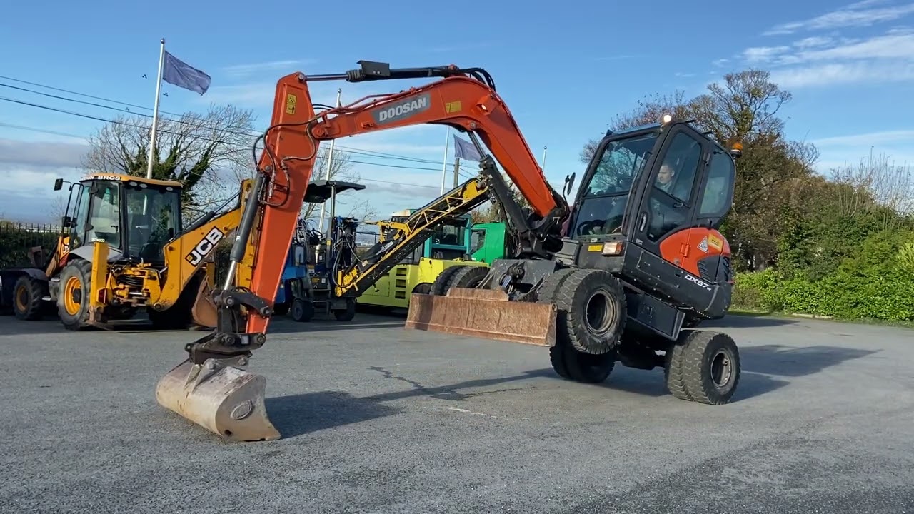 ‘17 Doosan DX57W-5 (3400hrs) Driving
