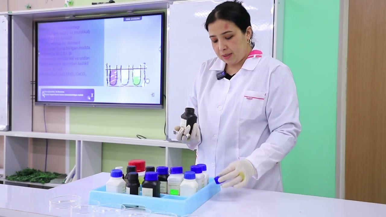 Kimyo laboratoriyasida moddalarni oddiy va murakkab moddalarga ajratish