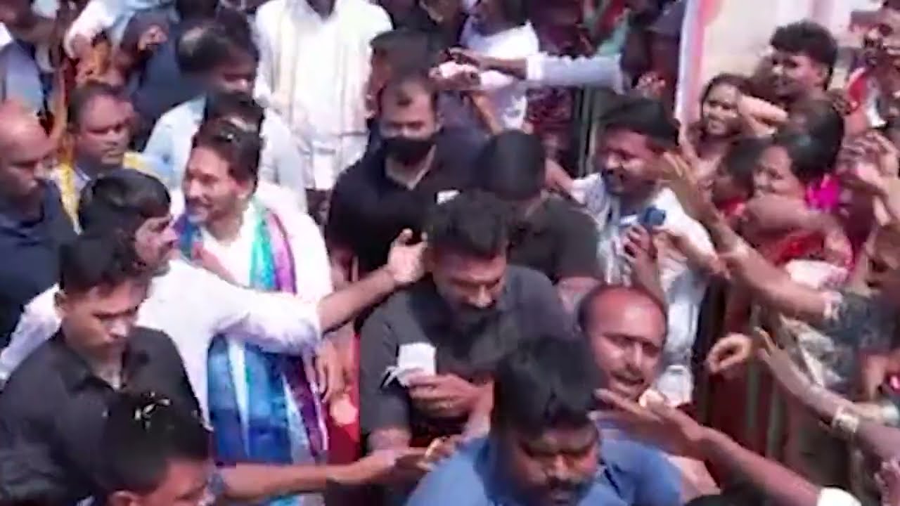 నందిపల్లిలోని శ్రీ నందీశ్వర ఆలయంలో నూతన విగ్రహ ప్రతిష్ఠ, కుంభాభిషేక మహోత్సవంలో పాల్గొన్న జగన్‌