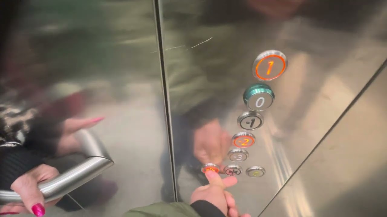 lmao busy lift! KONE Monospace @ Rive Gauche, Charleroi, BE