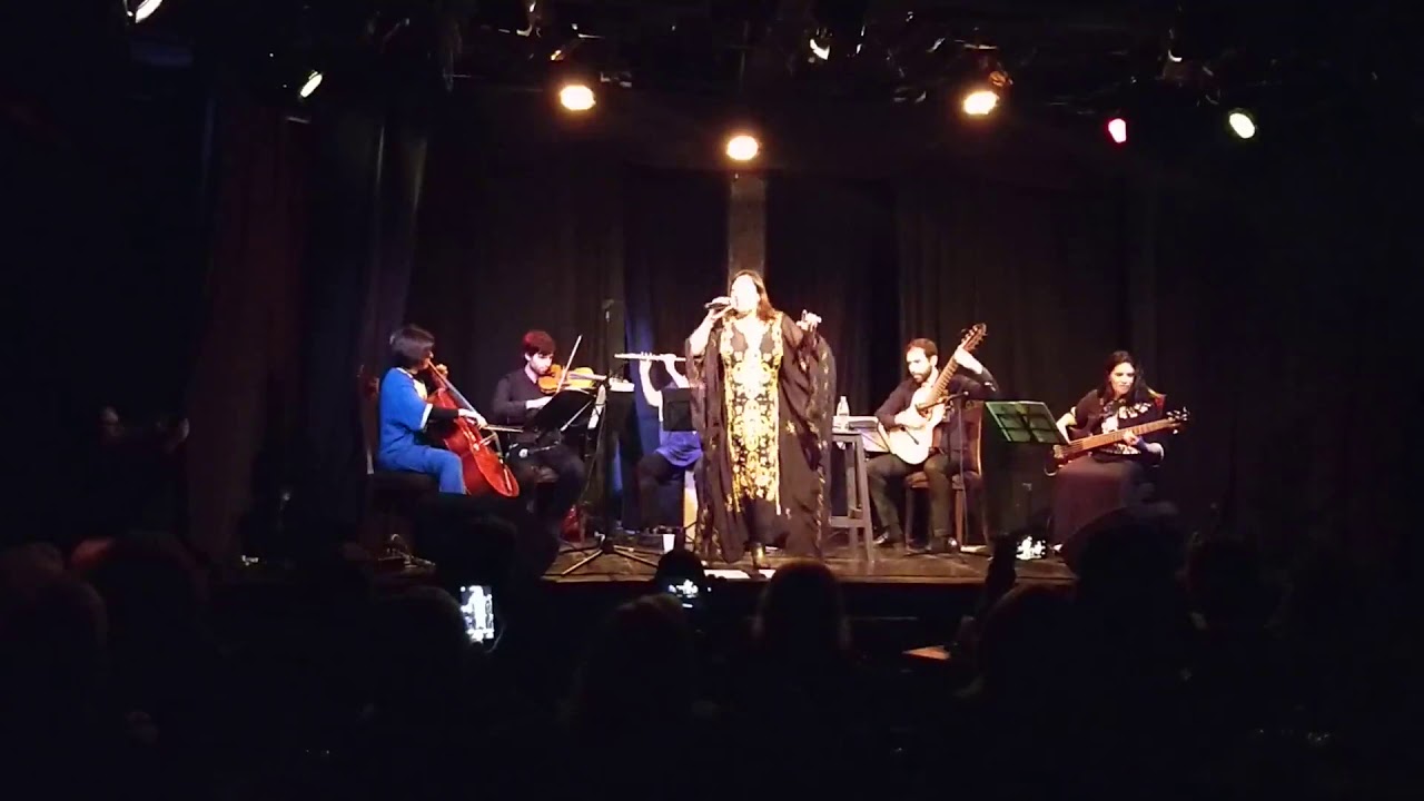 Liliana Benveniste junto al Ensamble Sefaradi de Buenos Aires