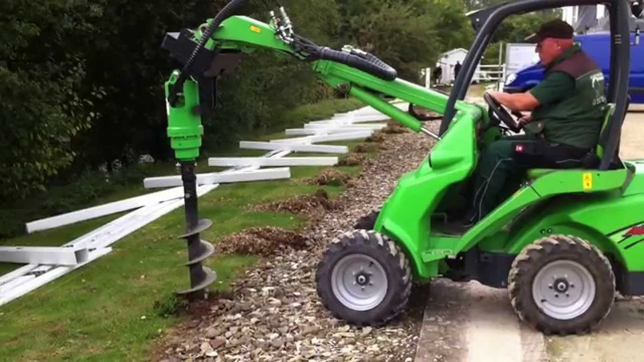 Zaunbau Axel F - Montage einer Reitplatzeinfassung