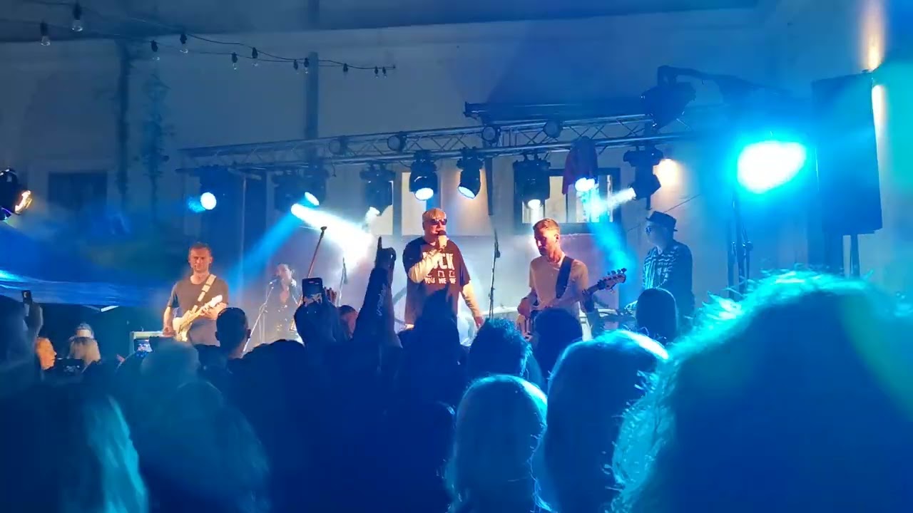 Helmutova Stříkačka - Helmut v léčebně (Live Harry Brno 01.06.2024)