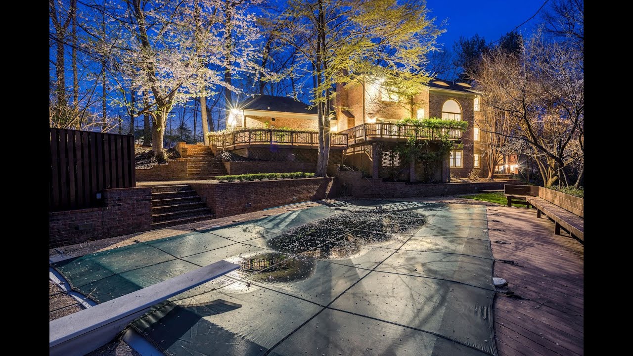 8700 Old Dominion Drive: Driving Tour
