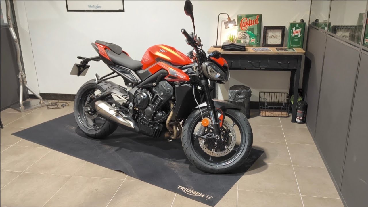 PRISE EN MAIN TRIUMPH STREET TRIPLE 765 R A2 2024 | PASSION RIDES