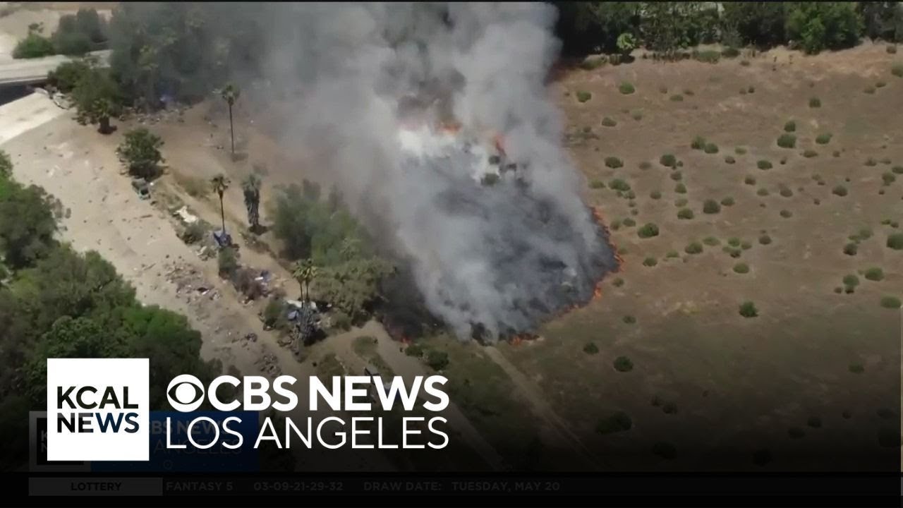 Grass fire breaks out in the Sepulveda Basin