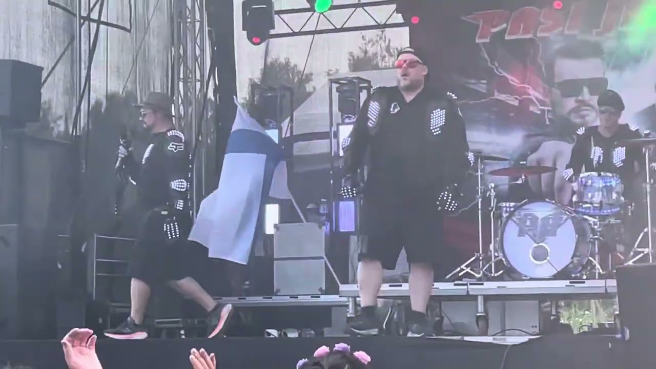 Pasi ja Anssi - Tää on se maa LIVE @ Playa Del Raisio