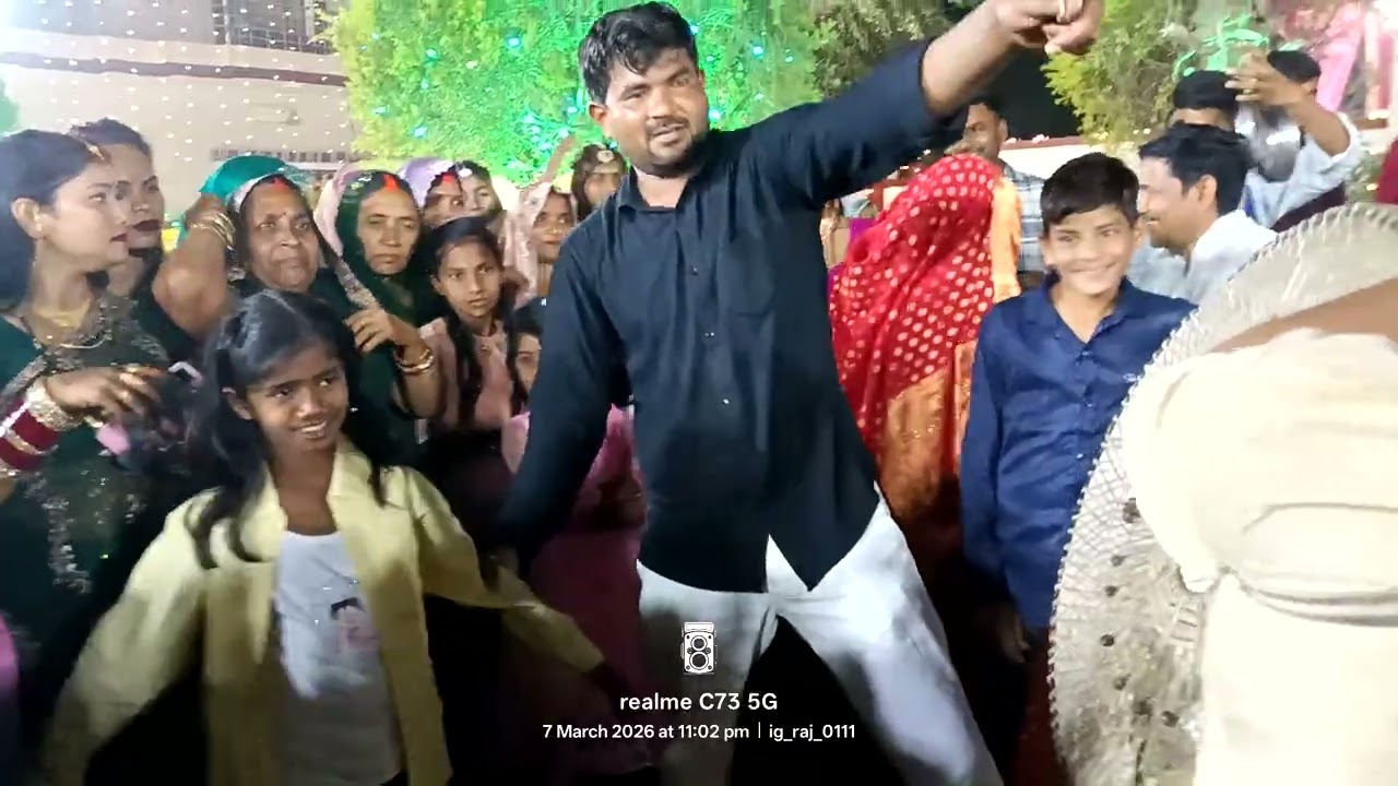 | इनकी क्या मजबूरी होगी 🥹🥹| ये भी तो किसी के पिता ही होंगे 🥺🥹😢😢 #video #publimarriegeviralvideo #😢🥹🙏