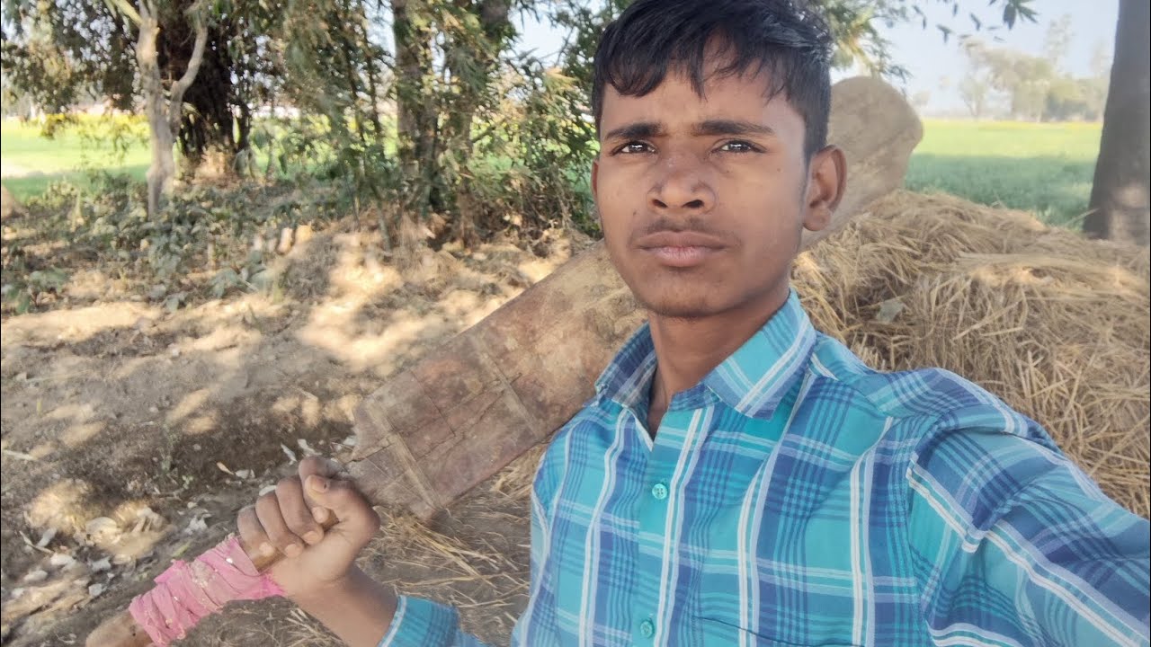 आज हम लोग अपने बागीचे मे क्रिकेट खेले। 