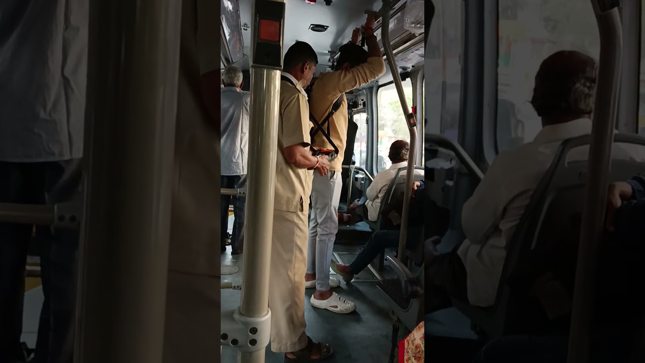 Mumbai City bus ticket master issuing ticket from ticket machine #like#share#subscribe #viral