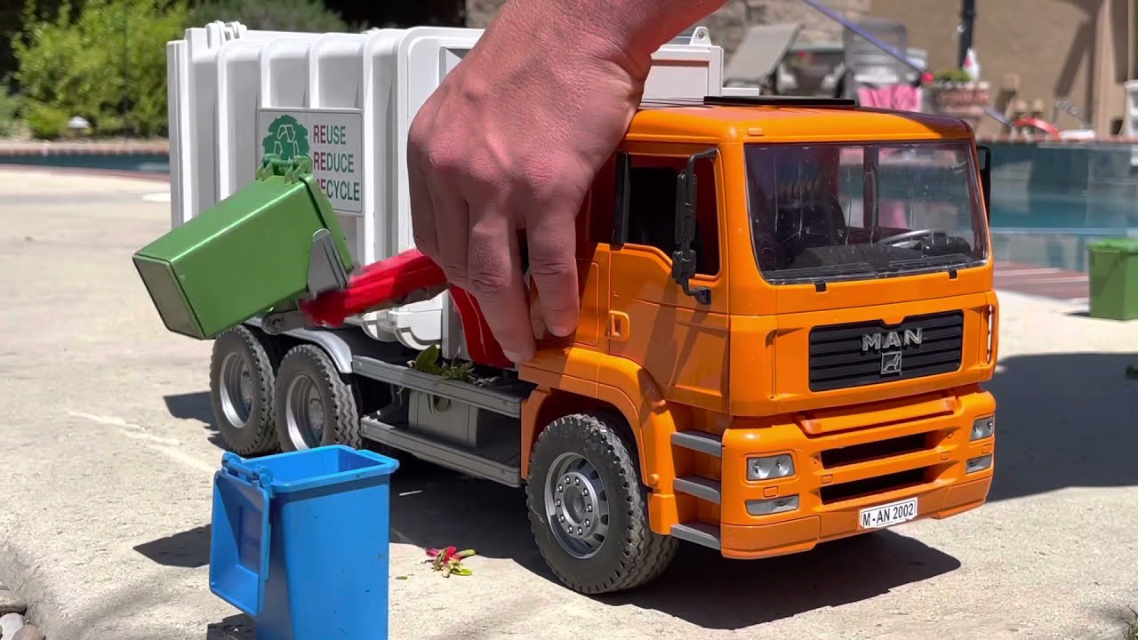 Toy Garbage Trucks in Action!