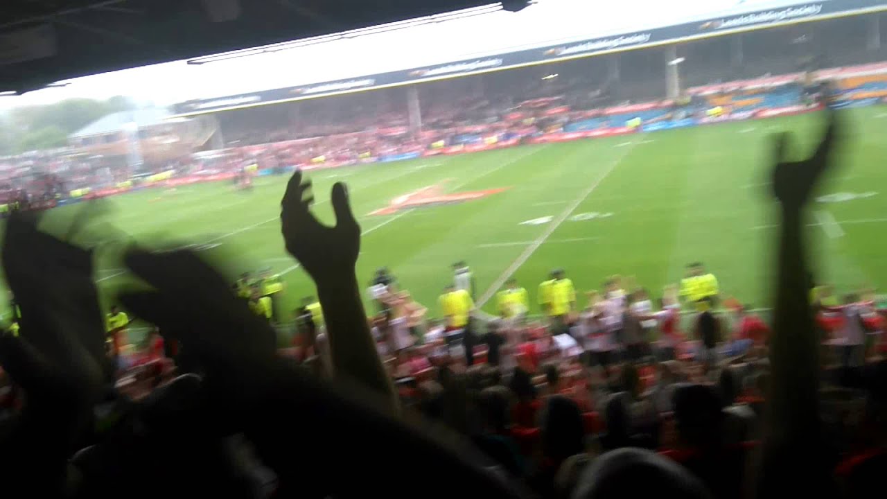 Hull KR fans celebrate making Wembley
