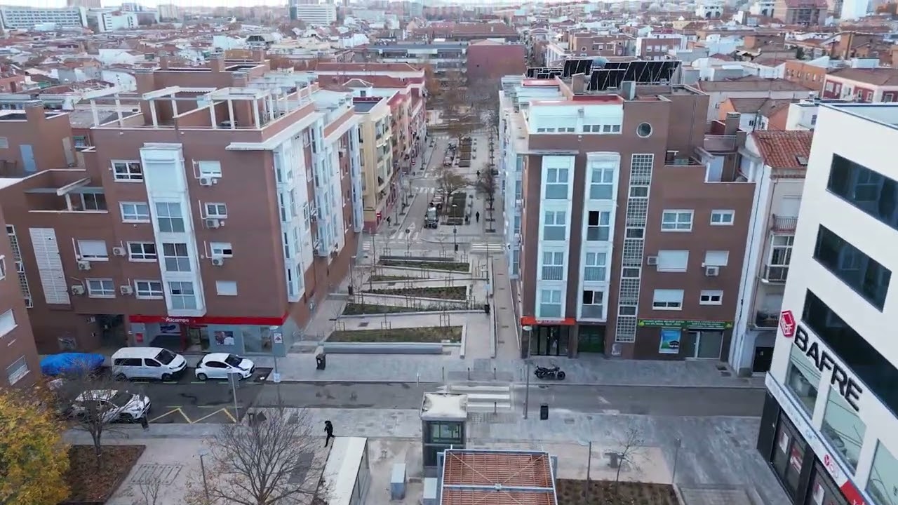 Vista aérea de la reforma del Ayuntamiento de Madrid en el Chinatown de Usera