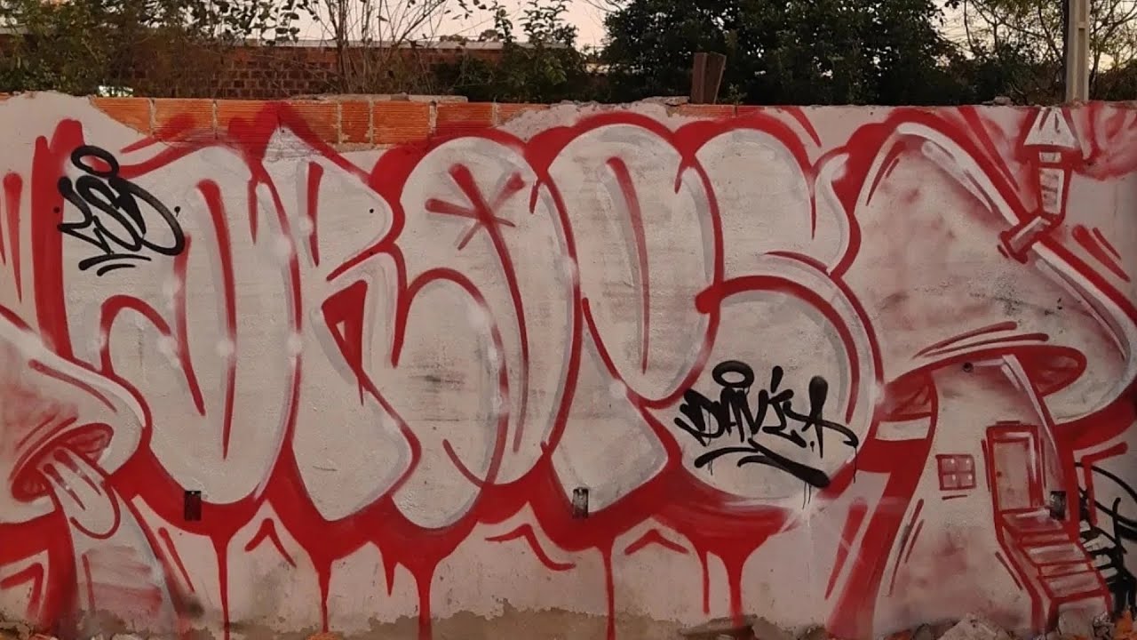 Graffiti Throwup chrome and red