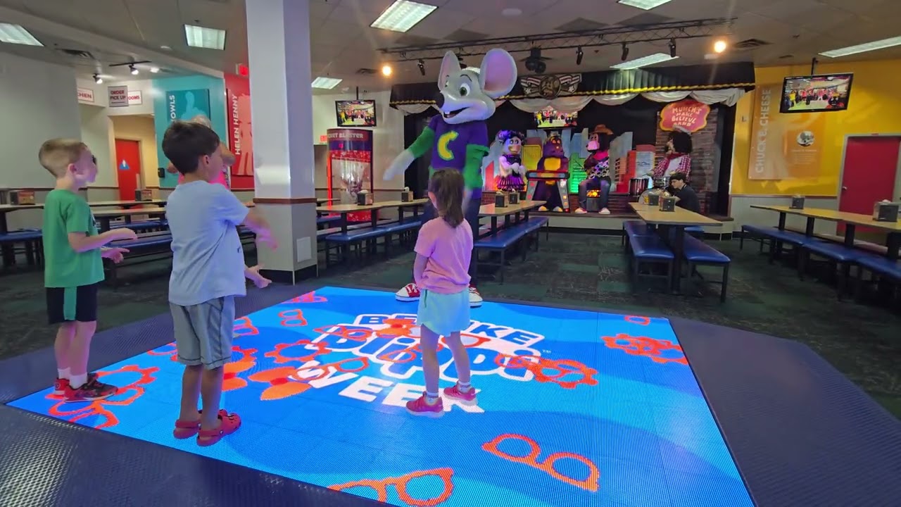 RAELYNN  &ASHTYN  CHUCKIE CHEESE 8/15/25 #4