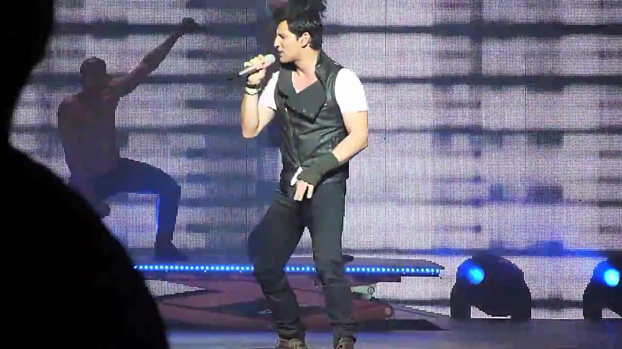 Sakis Rouvas - Parafora Live @ Athinon Arena.mov