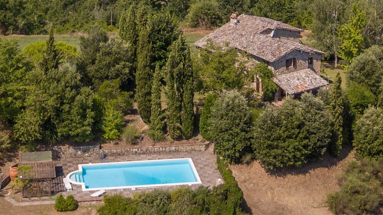 Umbrian lodge for sale in Italy