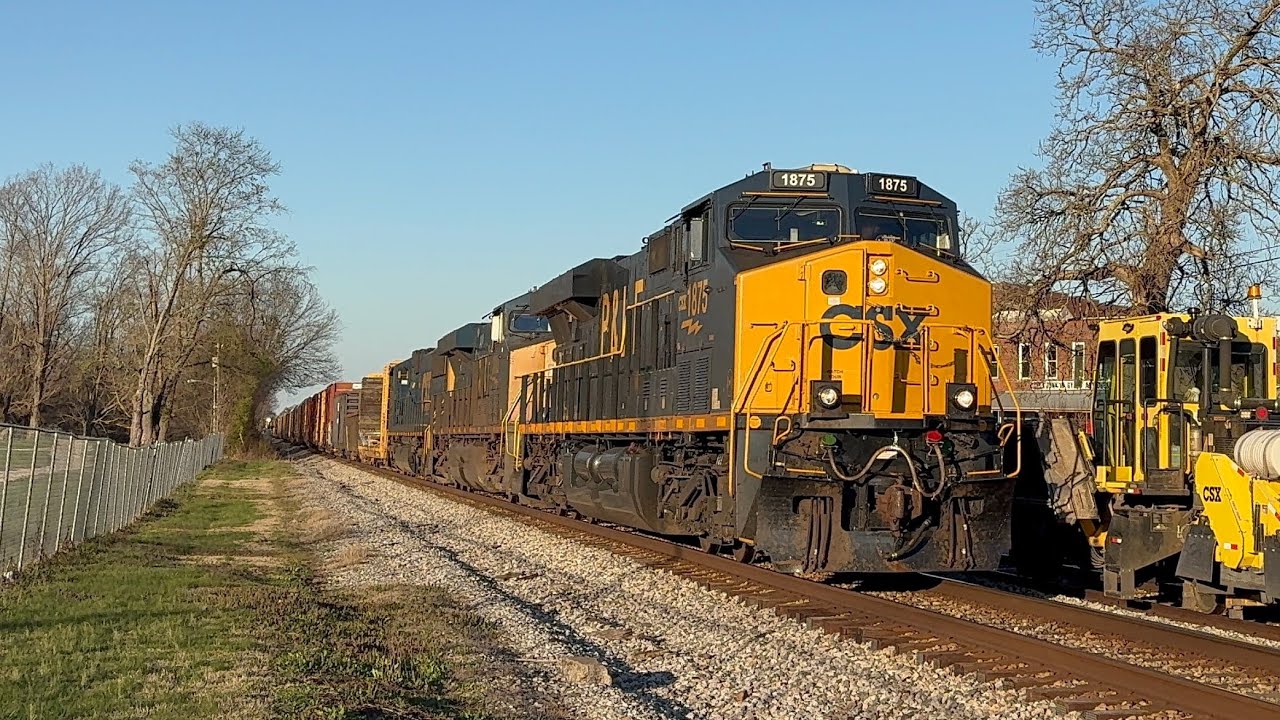 CSX 1875 P&LE leads M573 at Horse Cave