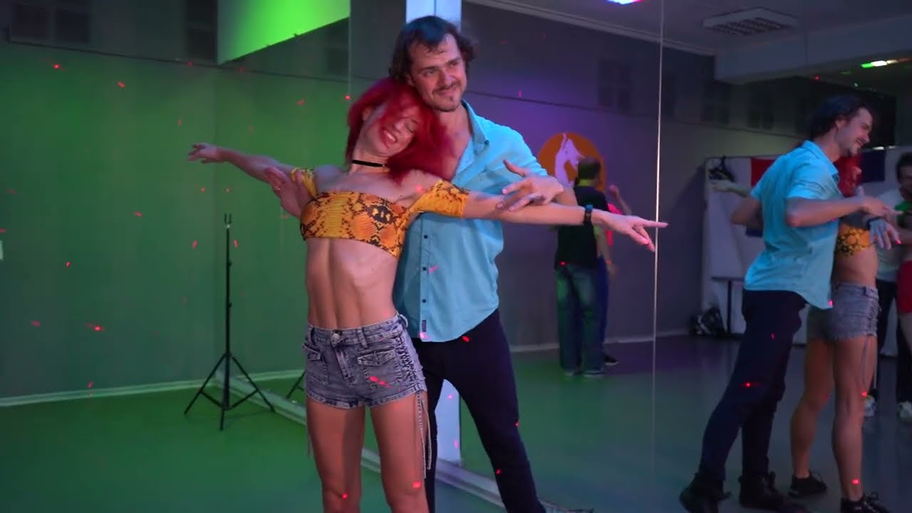 Insane Zouk Spins & Speed! 😱 Traditional Lambada Style at the Party
