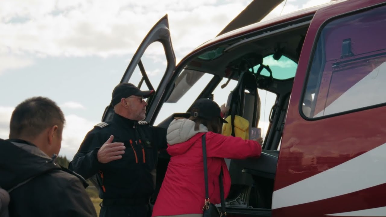 Volcano and Geothermal Landing - Helicopter tour from Reykjavik. Atlantsflug - FLIGHTSEEING.IS