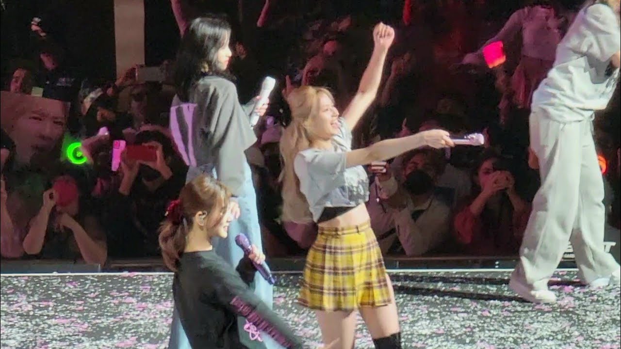 TWICE 4TH WORLD TOUR IlI - Yes Or Yes - Close Up Fan Cam - New York UBS Arena - 02262022 - DAY 1