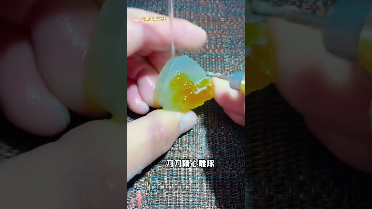 花了好几天做好的这款掌上明珠吊坠，朋友们喜欢吗？#玉雕#手艺人#手工#雕刻#设计#纯手工雕刻 #民间手艺人 #珠宝首饰 #私人定制 #翡翠挂件 #无事牌