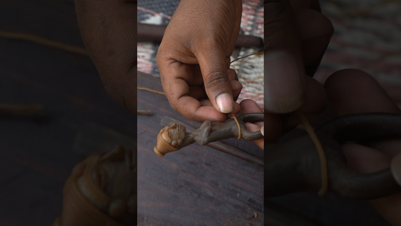 Dokra Art of West Bengal! Tribal Woman in Dokra Art in the Making! Dokra Art! Sculpting Figures!