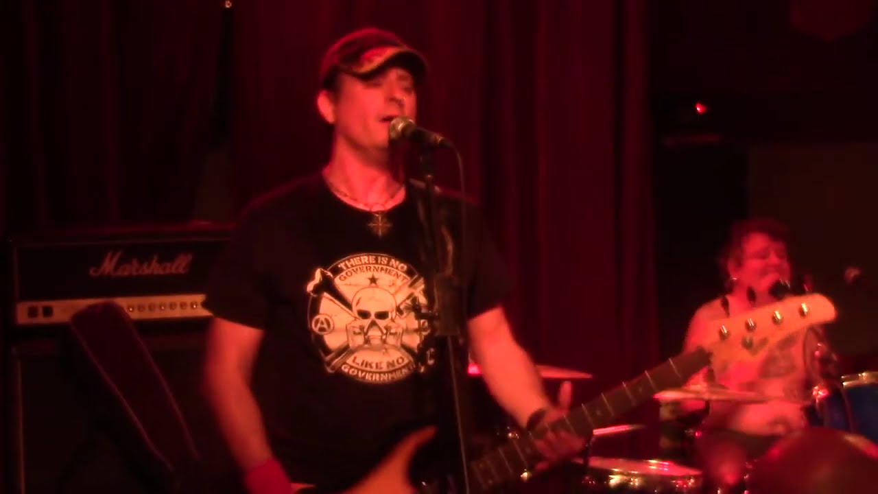 Fondükotze - Race Against Time (GBH cover) 22.05.2015 Karlsruhe, Germany @ Alte Hackerei [HD]