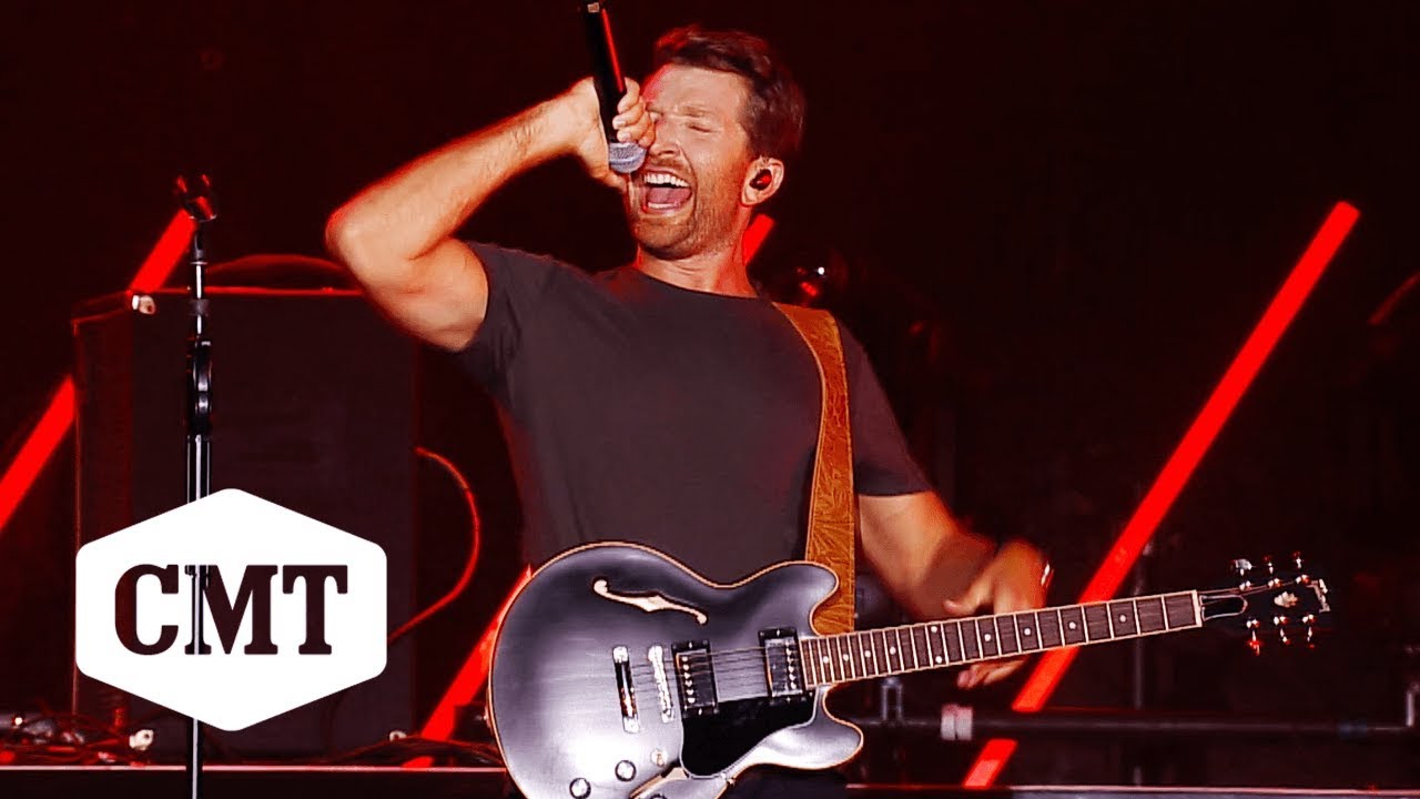 Brett Eldredge Performs 