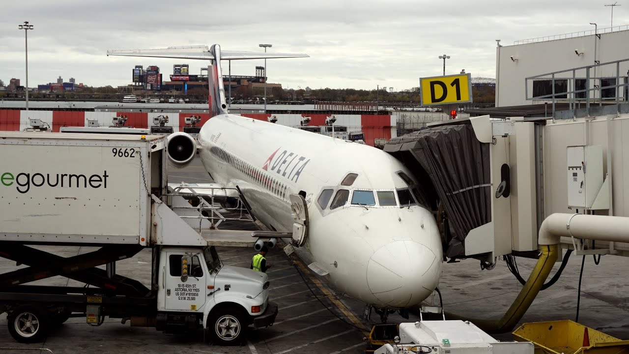 Delta Air Lines ✈ McDonnell Douglas MD-88 [N918DL] ✈ Atlanta - New York ✈ 18 NOV 2015