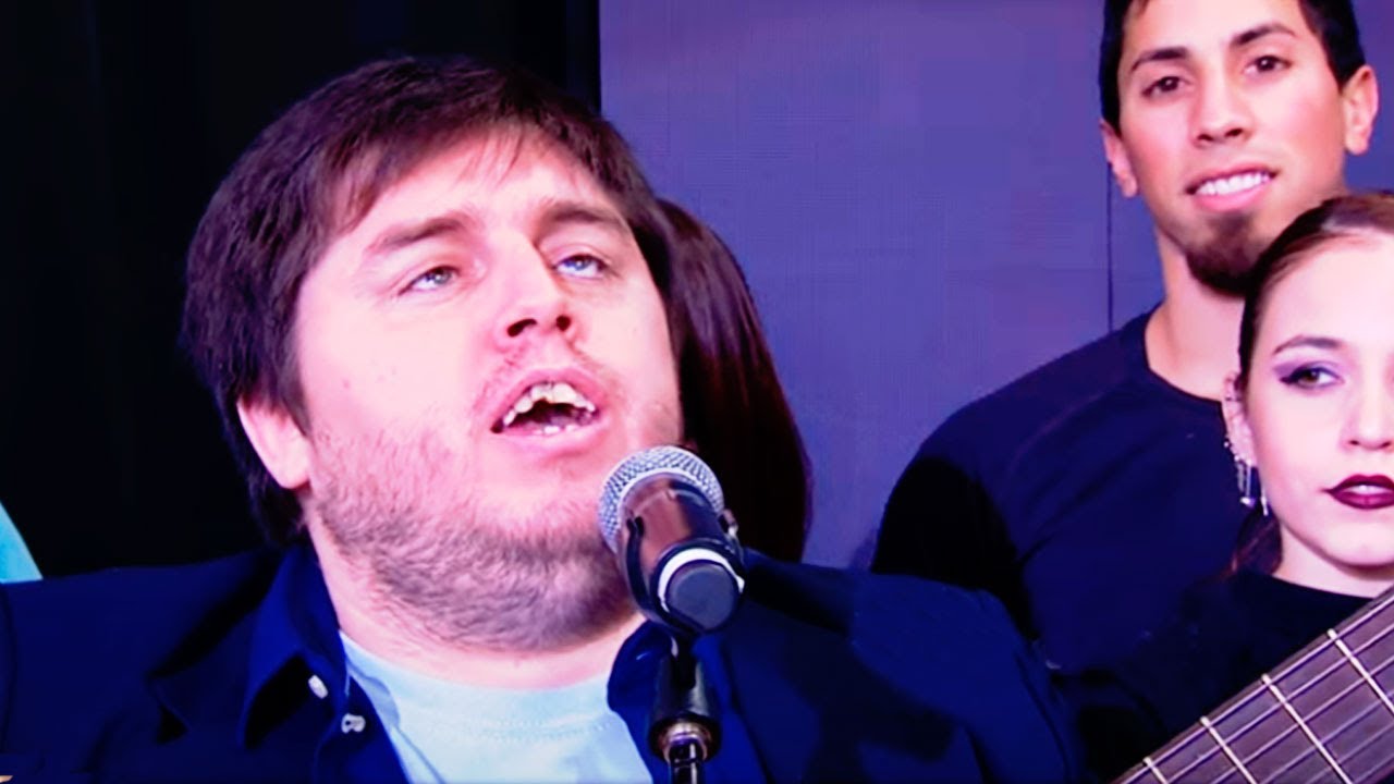 Dar&iacute;o Cama&ntilde;o cant&oacute; 