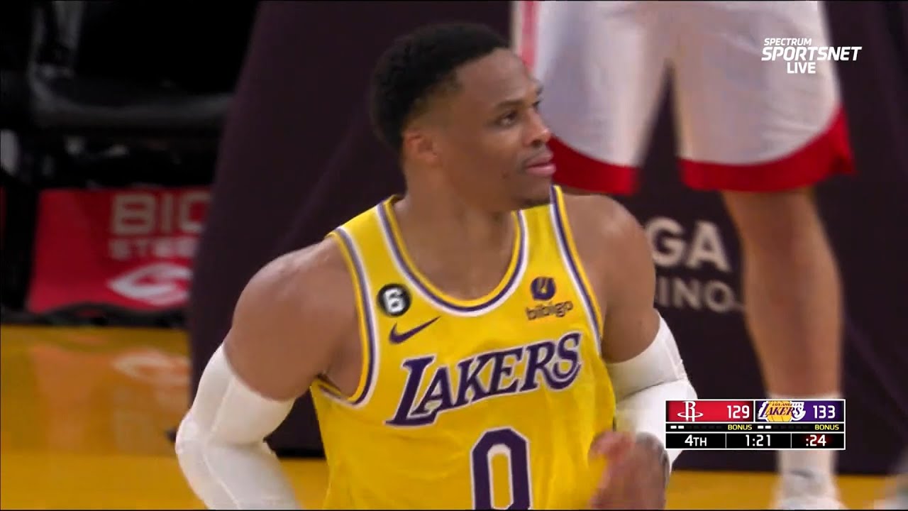 LeBron James dimes to Russell Westbrook for an explosive dunk in fastbreak in finale min vs rockets