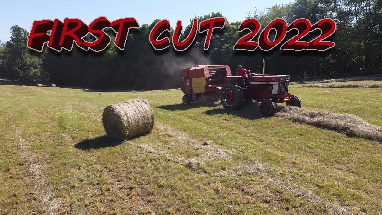 Baling First Cut 2022 | IH 1066 and New Holland 853