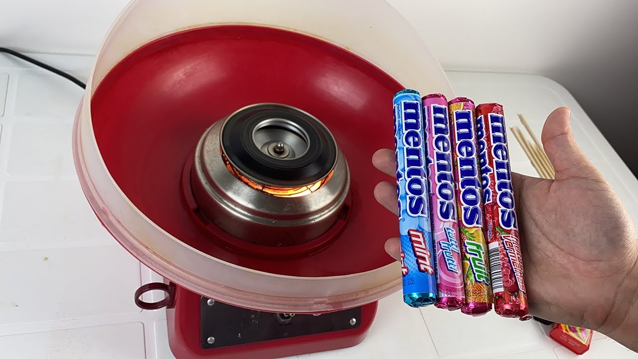 COLOQUEI MENTOS NA MÁQUINA DE ALGODÃO DOCE E OLHA O QUE VIROU!!