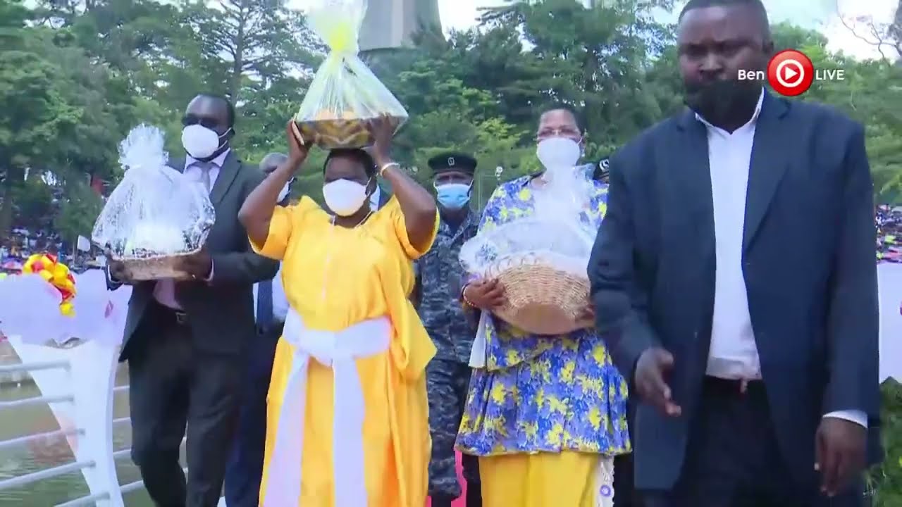 Ee nkumu wabireko Oyamba-Baba tunaleeta Remix (Offertory Hymns) Fort Portal Diocese, Namugongo 2022