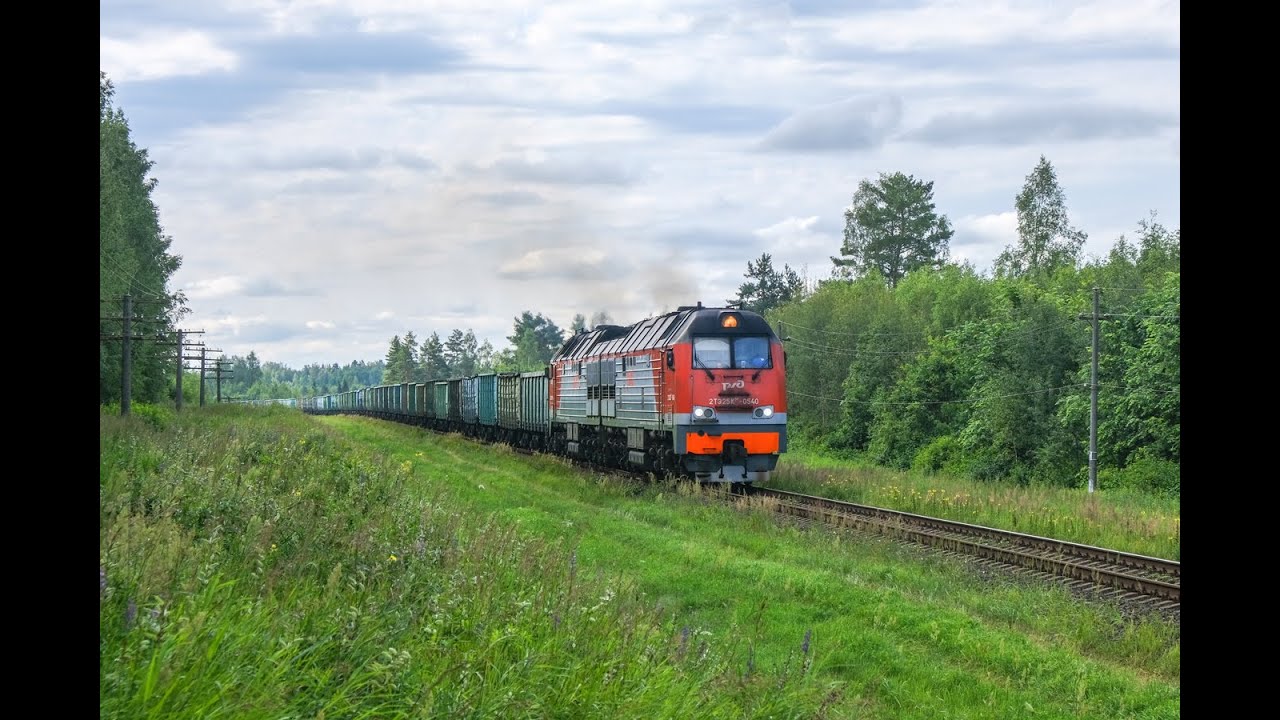 Тепловоз 2ТЭ25КМ-0540 с грузовым поездом из полувагонов / 2ТE25KM-0540 with a freight train