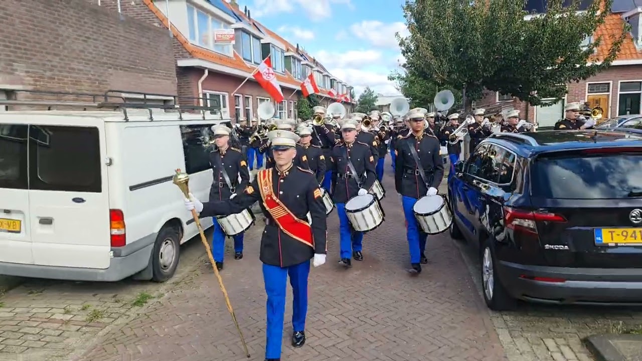 @KunstenGenoegen onderweg naar de start van de grote 3 oktober optocht leiden 2024