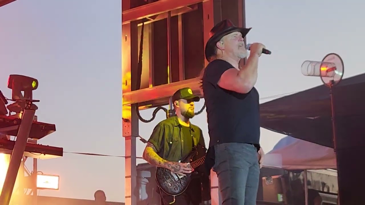 Trace Adkins I Left Something Turned On At Home live 07/27/25