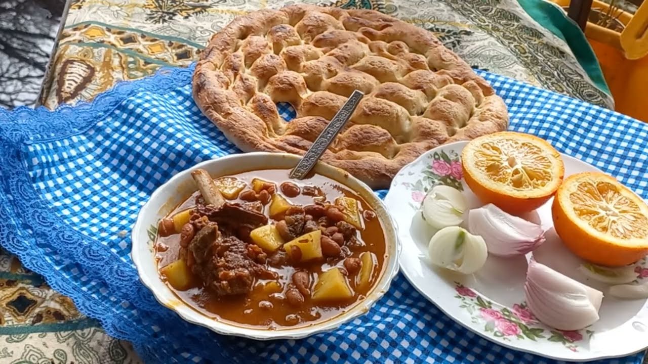 Snowy day and cooking beans the traditional way with a cow's pen🫘🥣😋