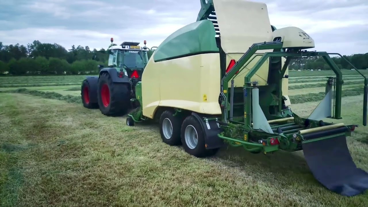 Fendt 930 Vario TMS + Krone Ultima CF 155 XC Nonstop baler