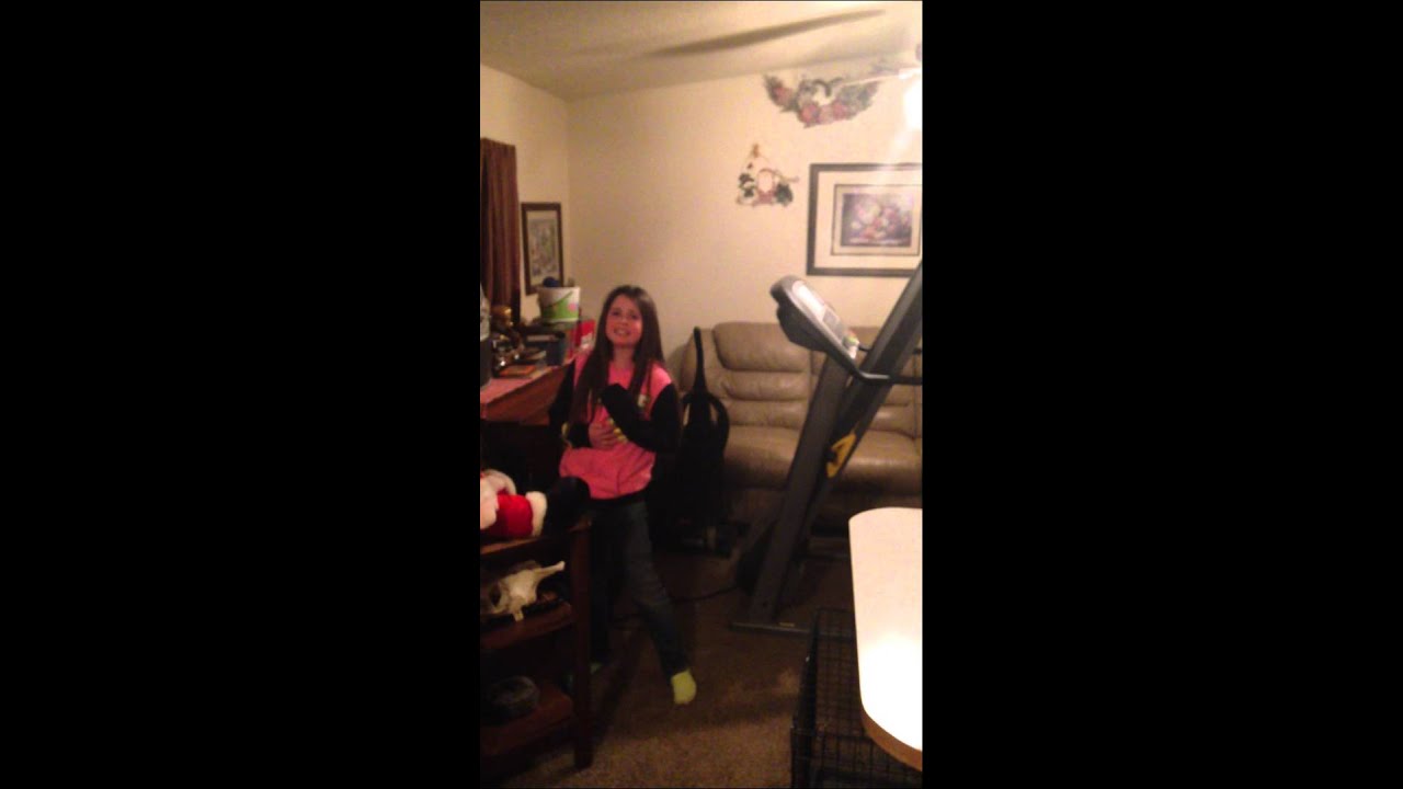 10 Year old Saylor sings 